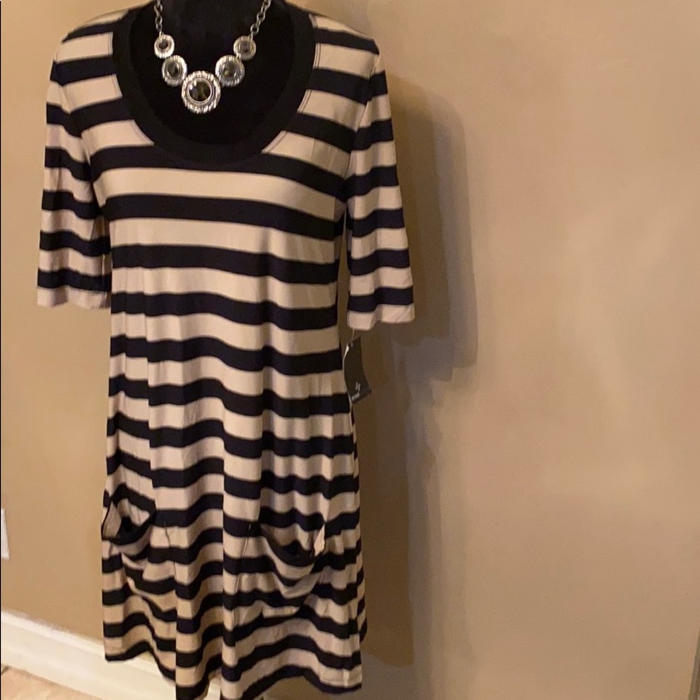 Ronni Nicole new dress two front pockets